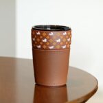 Nixing Pottery Travel Coffee Mug, Hand‑Embossed Galloping Horse with Leather Sleeve - Imej 3