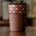 Nixing Pottery Travel Coffee Mug, Hand‑Embossed Galloping Horse with Leather Sleeve - Imej 5