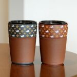 Nixing Pottery Travel Coffee Mug, Hand‑Embossed Galloping Horse with Leather Sleeve - Imej 4